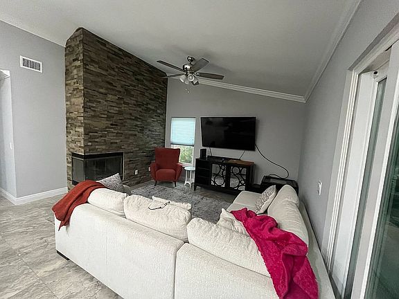 Living Room w/fireplace