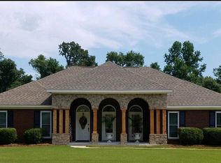 54 Brandy Ct, Deatsville, AL 36022