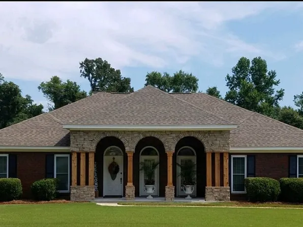 54 Brandy Ct, Deatsville, AL 36022