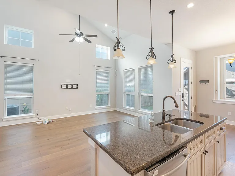 913 Cannoneer Ln — Photo 12