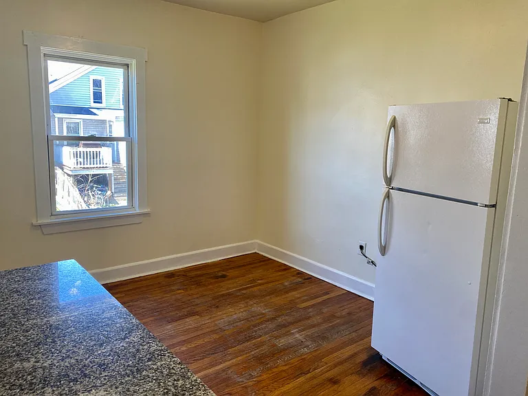 118 Seabury St Unit 2N Fall River Centrally Located 3 Bed/1 Bath — Photo 7