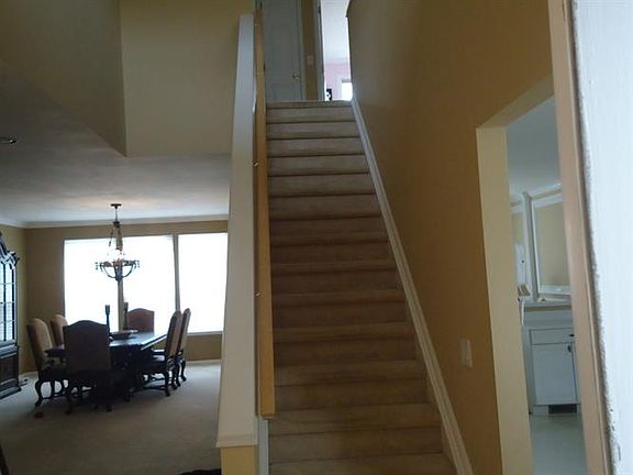 4th image of 31 Aspen Ct