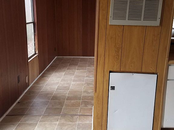 5th image of 516 Silver Lake Dr