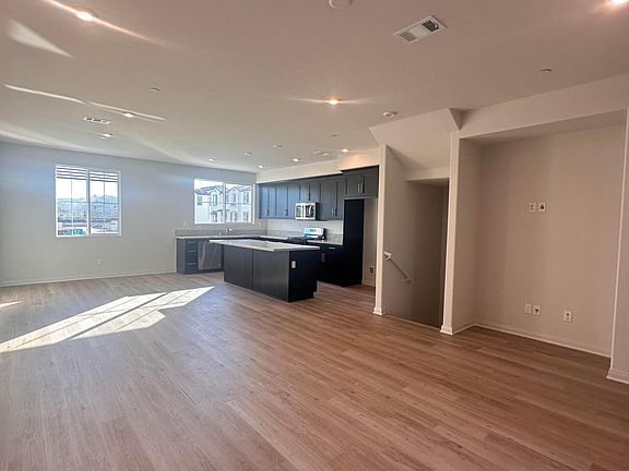 3rd image of 105 Colorado #105