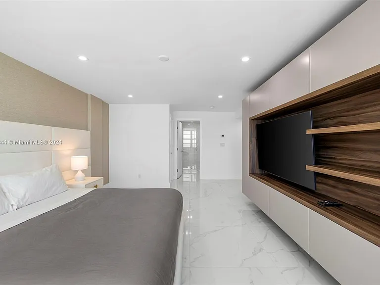 5151 Collins Ave #1527 — Photo 39