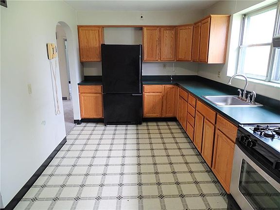5th image of 725 Saint Paul St