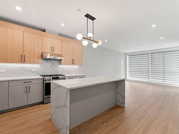 3rd image of 2354 W Polk St #302