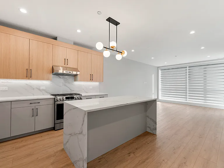 2354 W Polk St #302 — Photo 3