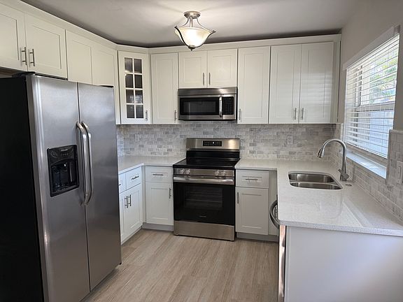 3rd image of 820 Eden Isle Blvd NE