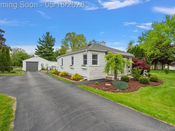 8529 Munrovia St, Shelby Township, MI 48317
