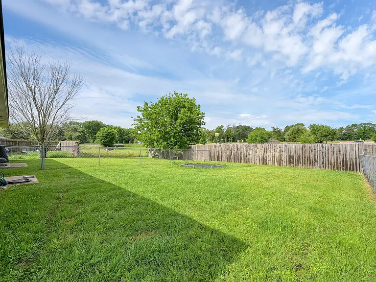 410 Freeman Ave — Photo 12