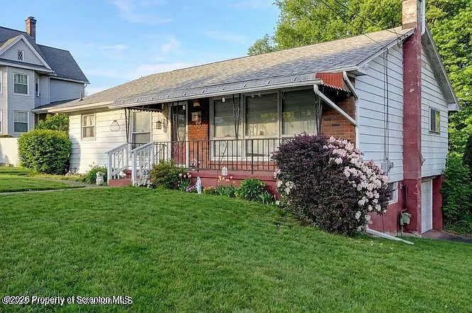 1020 W Market St — Photo 27