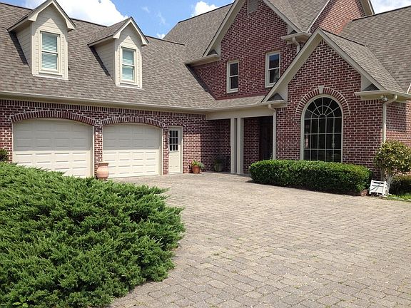 Cobbled paver drive leads to front entrance. Easy entry to main living level.