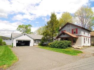 11 Point Pleasant Rd, Hopatcong, NJ 07843