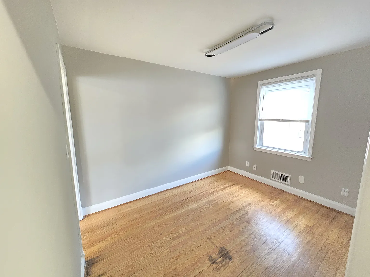 3 bed, 1120 sqft, $1,950 — Photo 4