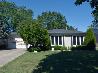 1304 S Tamarack Dr, Mount Prospect, IL 60056
