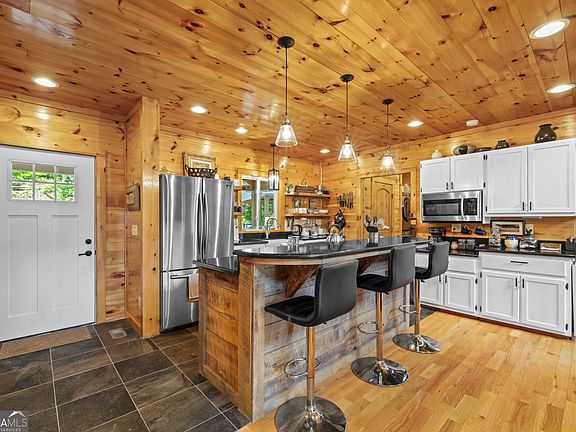 3rd image of 557 Walnut Grove Ln