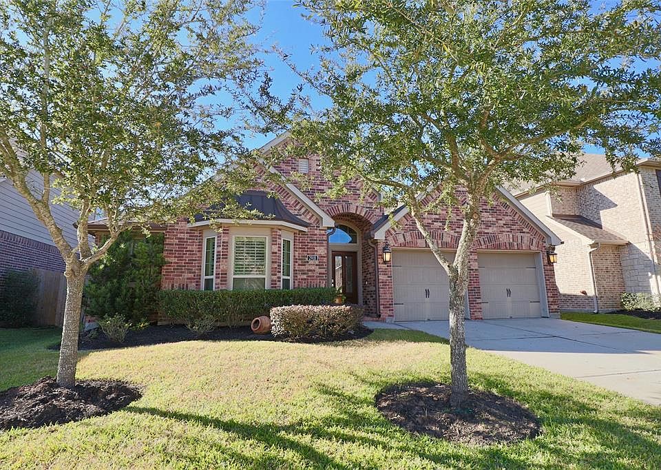 1st image of 2918 Village Brook Ln