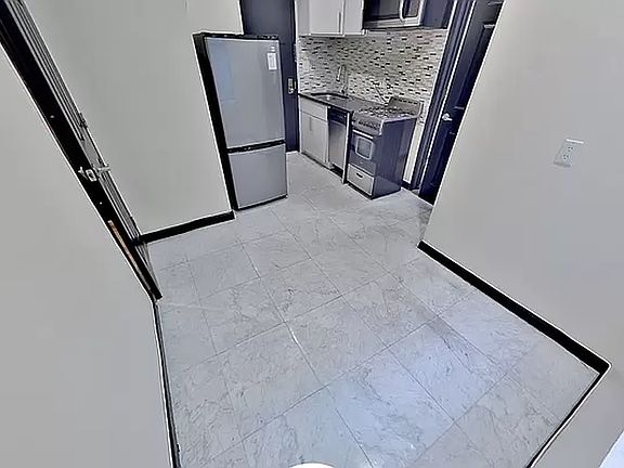 3rd image of 85 Pitt St APT 15