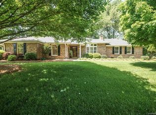 1121 N Windsor Dr, Kannapolis, NC 28081