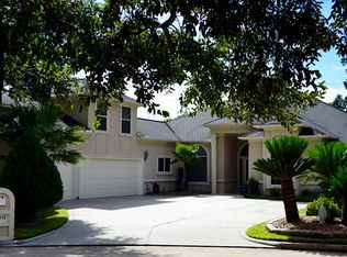 7119 Champions Centre Estate Dr, Houston, TX 77069