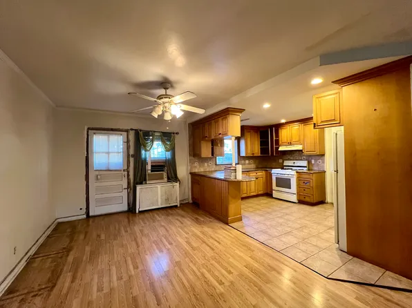 1746 Gerritsen Avenue image 5 of 7