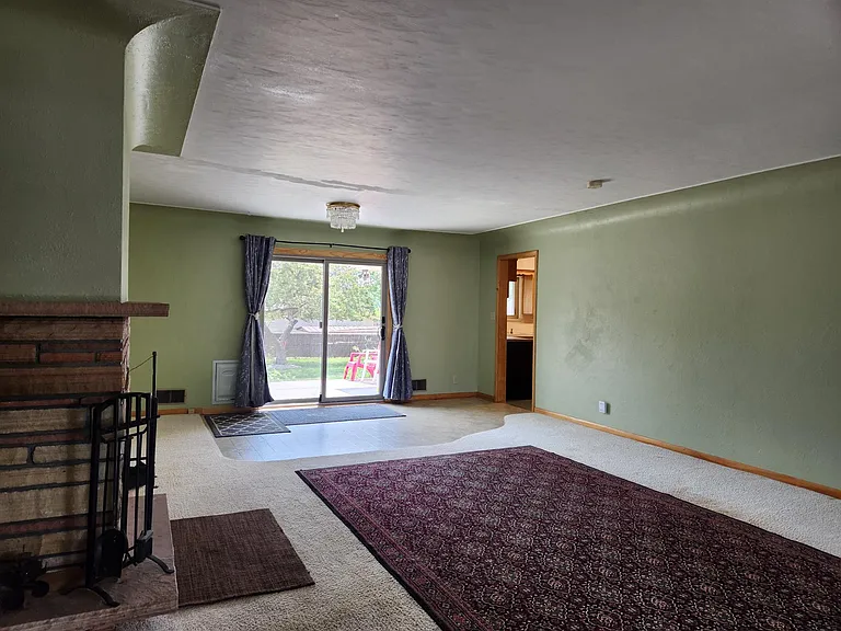 1326 Fremont Ct — Photo 3