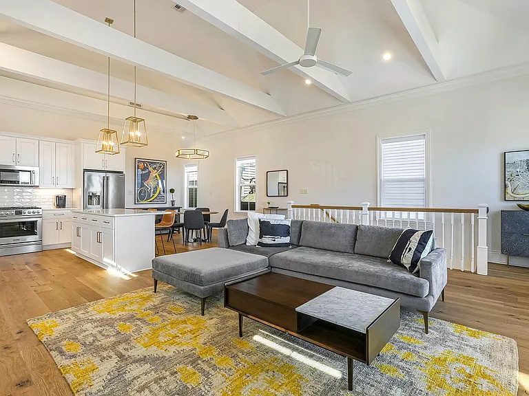 2406 Valence St — Photo 5