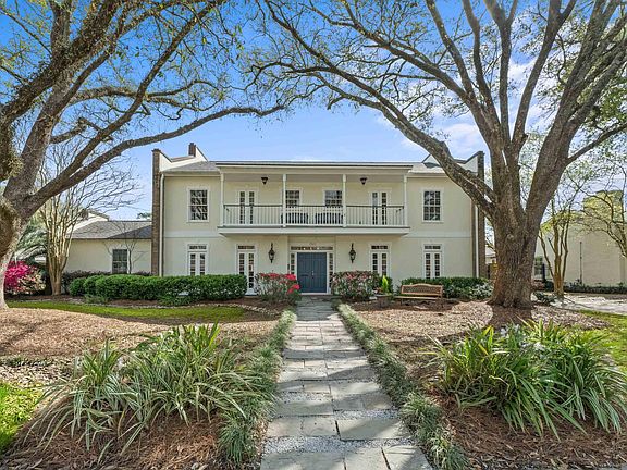 2nd image of 1925 Country Club Dr