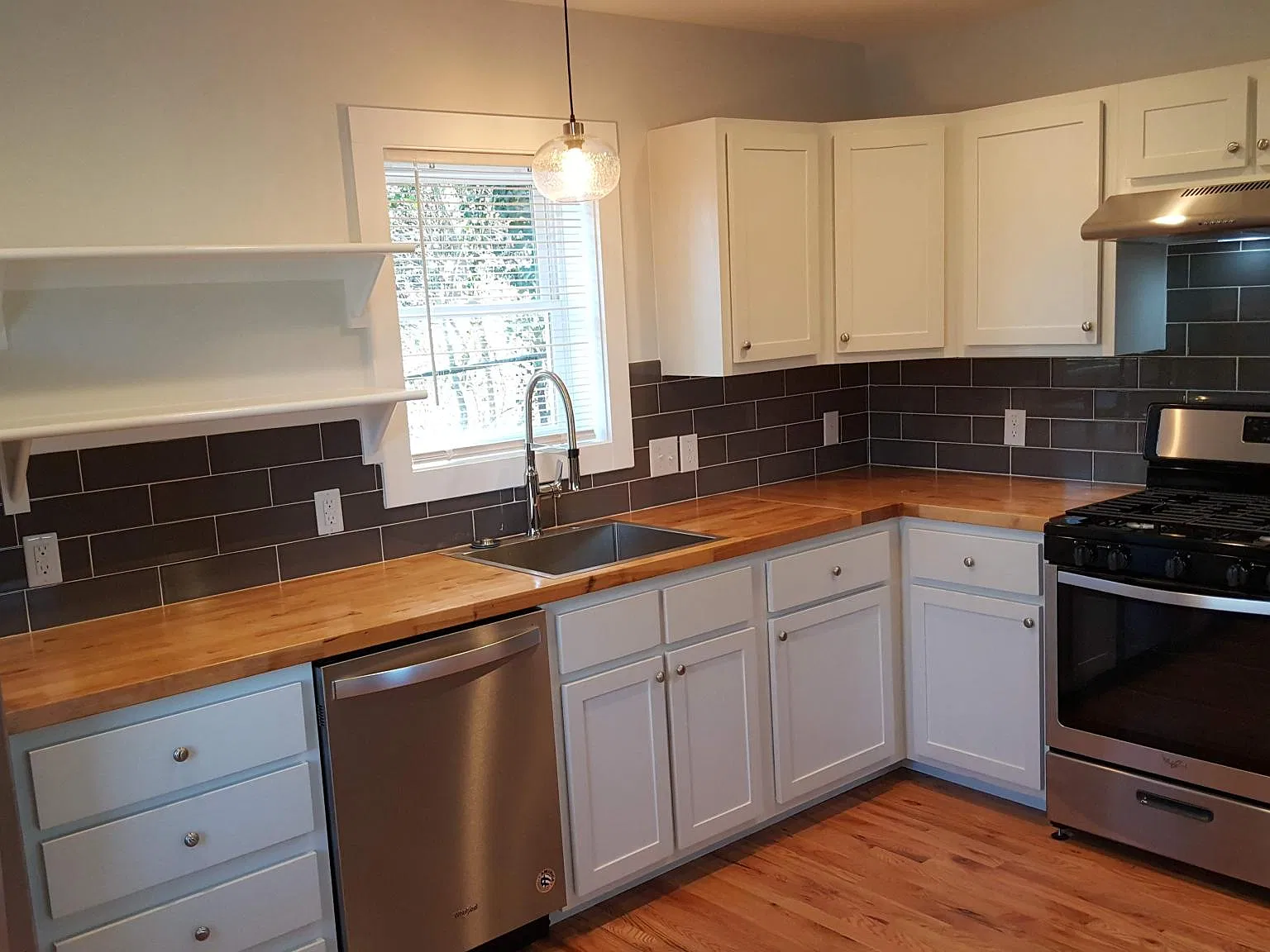 2 bed, 1150 sqft, $1,960 — Photo 4