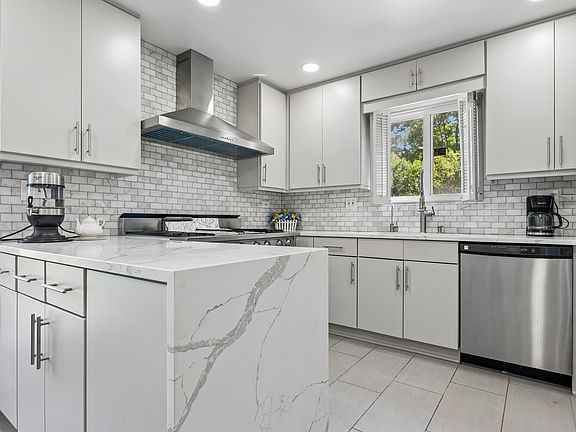 2nd image of 3701 Keenan Ln