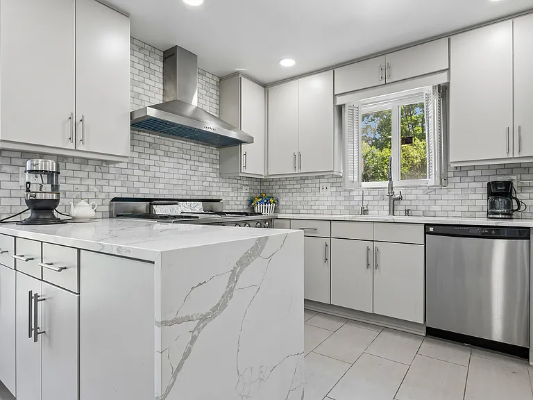 3701 Keenan Ln — Photo 2