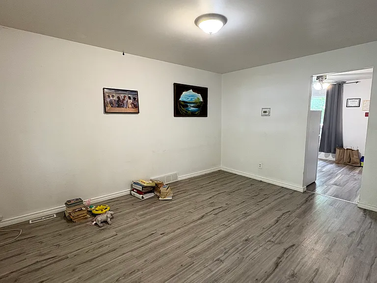 196 Eugenie St #2 — Photo 3