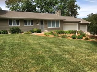 104 Parkway Dr, Eureka, IL 61530