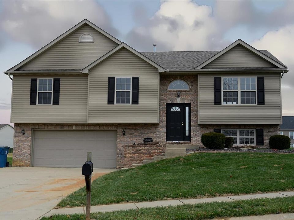 1st image of 2401 Calico Ln