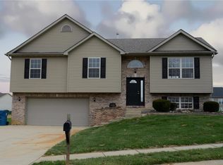 2401 Calico Ln, Maryville, IL 62062