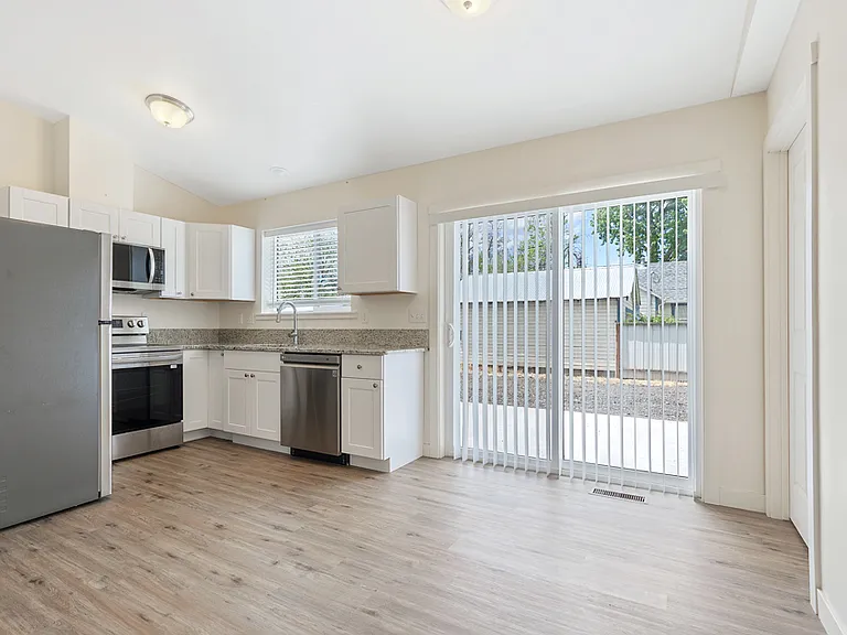 819 W Galloway Ave — Photo 3