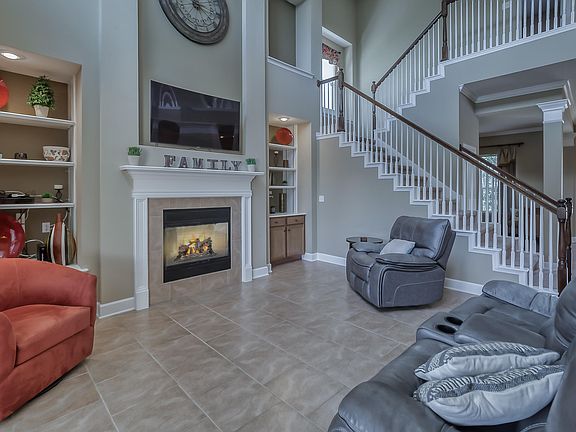 2nd image of 328 Alvar Cir