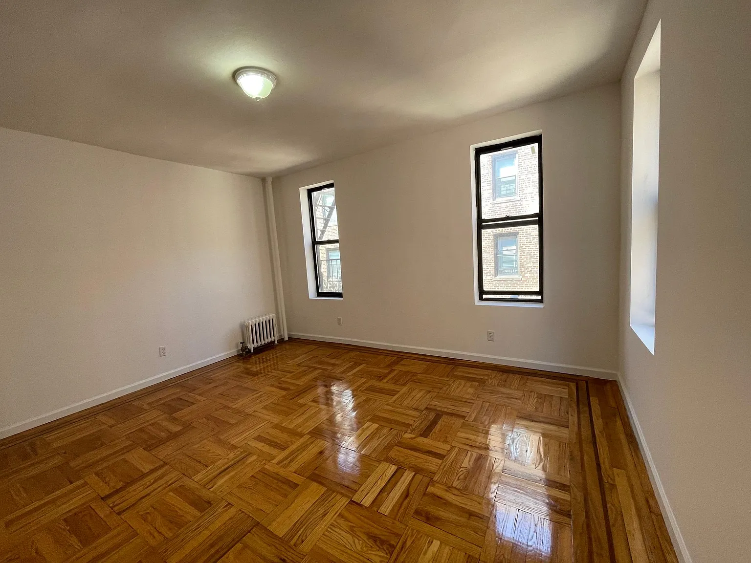 3620 168th St APT 1F photo 1