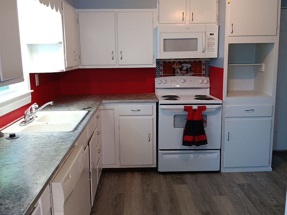 2nd image of 107 Magnolia Ave