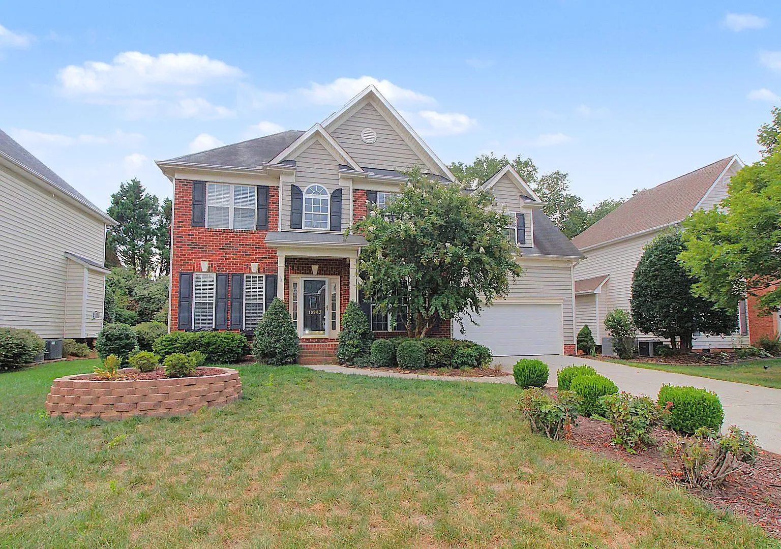 Freshly Updated Hampton Ridge Home Refinished Hardwoods, New Carpet & Fenced Yard — Photo 2