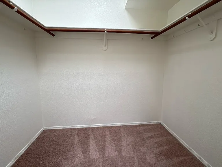 1041 Carmelita Dr — Photo 12