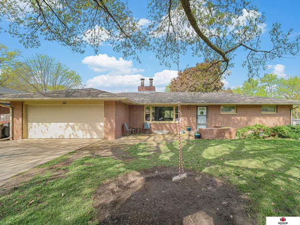 511 Cottonwood Dr, Lincoln, NE 68510