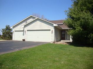 6634 262nd St, Wyoming, MN 55092
