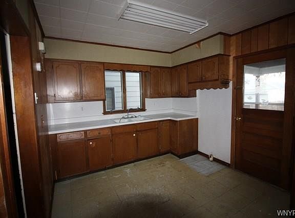2nd image of 2413 Linwood Ave