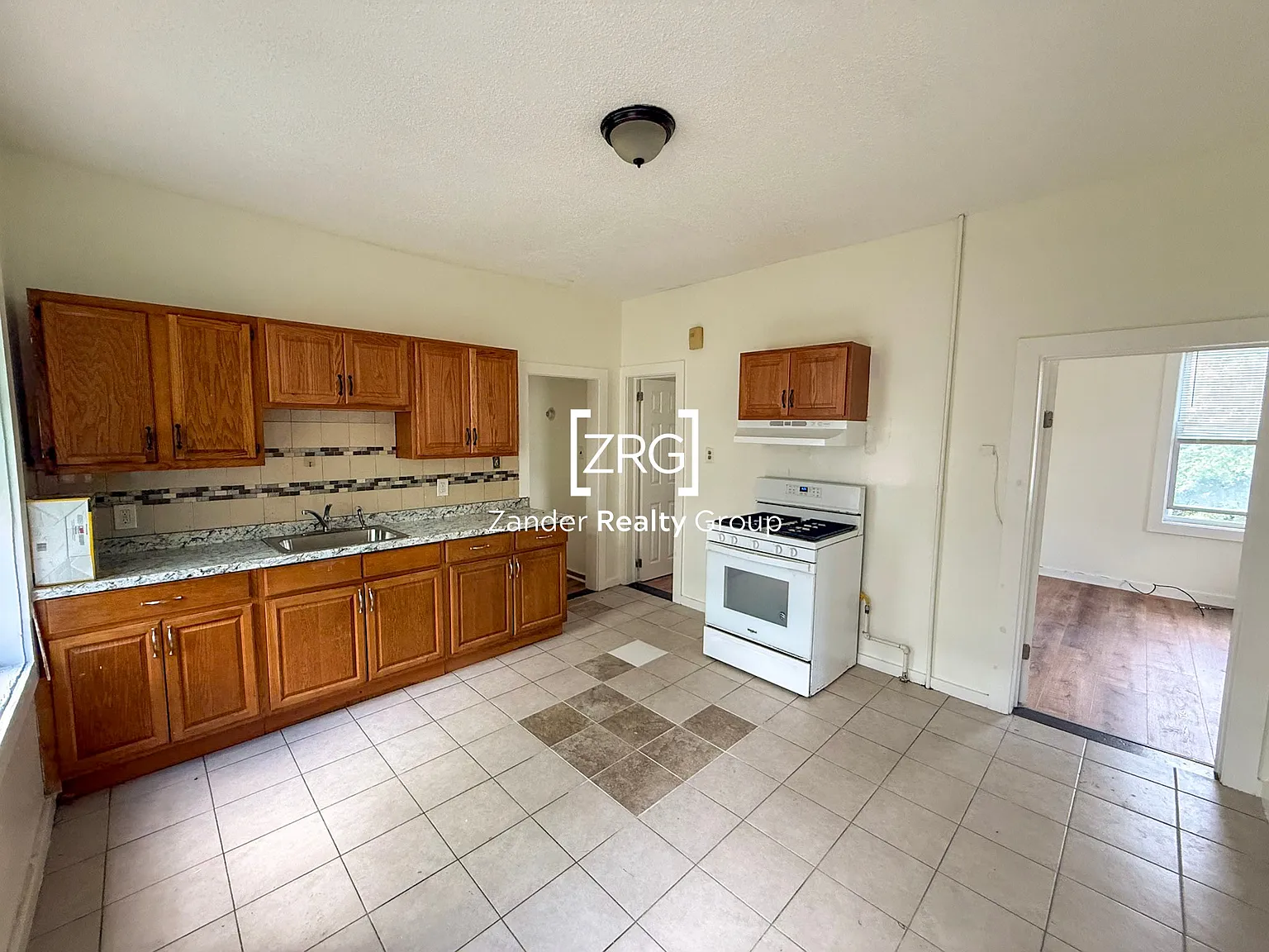 3 bed, 1.0 bath, 1158 sqft, $3,000 — Photo 1