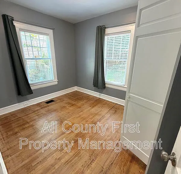 980 Woodland Ave SE — Photo 16