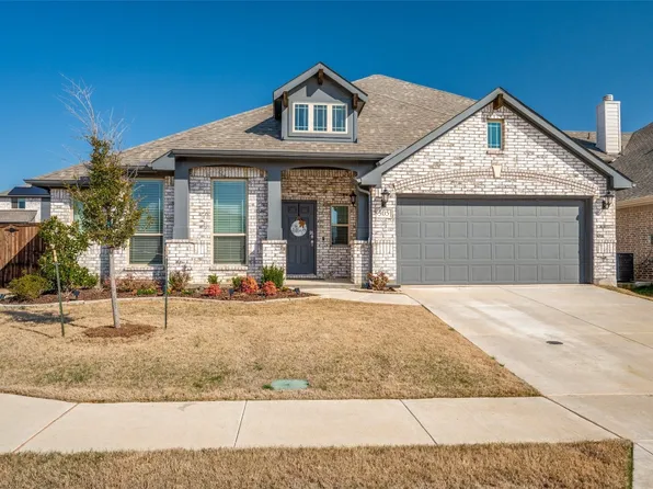 305 Elmwood Dr, Crossroads, TX 76227