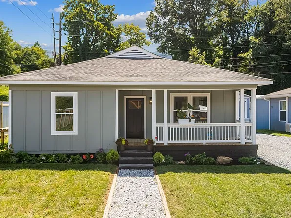 156 Edwards Ave, Swannanoa, NC 28778