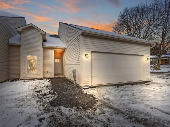 300 Bunker Hl, Syracuse, NY 13207